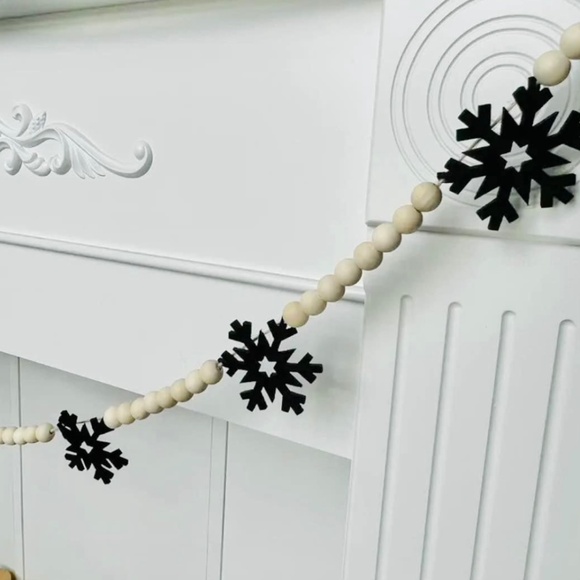 Snowflake Beaded Garland - Picture 2 of 3
